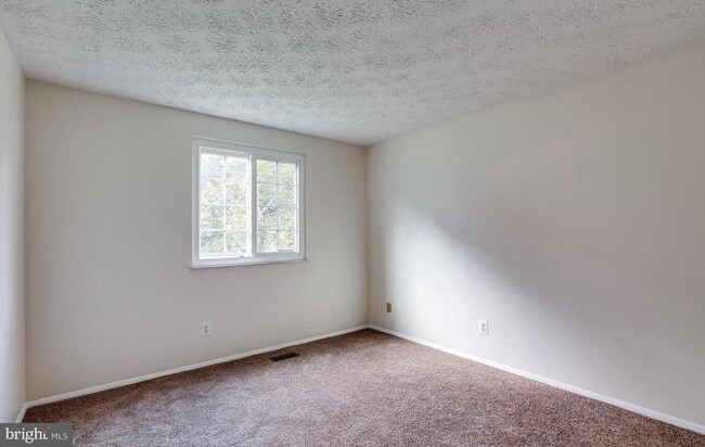Building Photo - 2320 Ironwood Dr