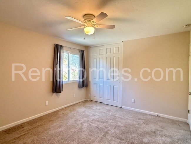 Building Photo - 371 Compass Rd