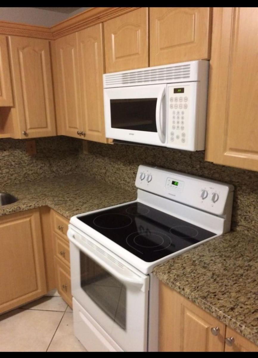 Building Photo - 1865 Brickell Ave