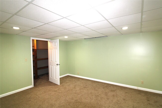 Building Photo - 736 Henry Ave