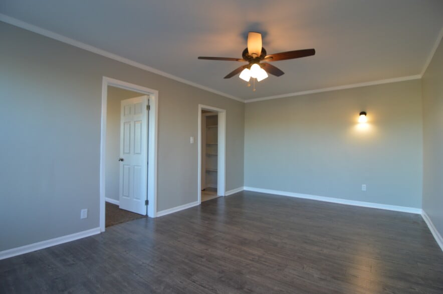 Building Photo - 3422 W Grenshaw St