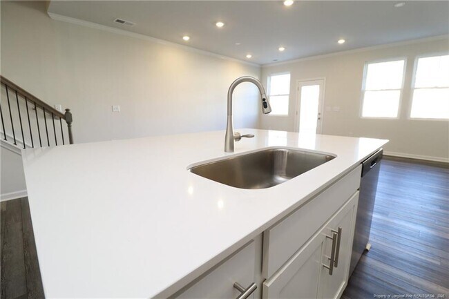 Building Photo - 5711 Woodlawn Dr