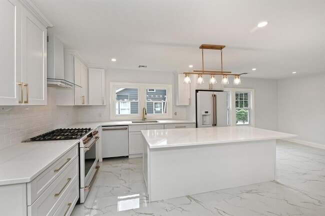 Building Photo - 65 Willow Ave