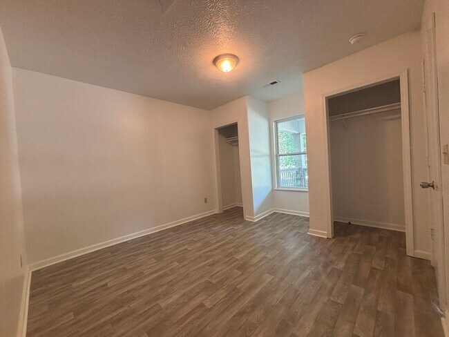 Building Photo - 3 Bedroom house in Southeast Springfield