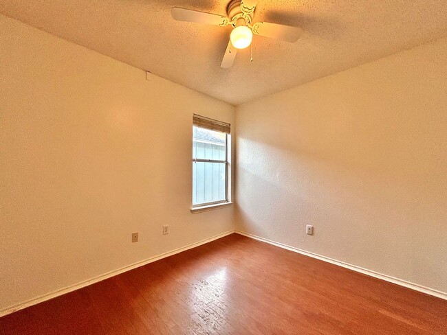 Building Photo - 12904 Lazyfield Trail