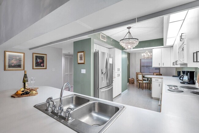 Building Photo - 6650 Sunset Way