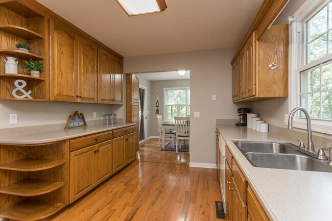 Building Photo - 3 Bedroom Home in Massanutten!!!