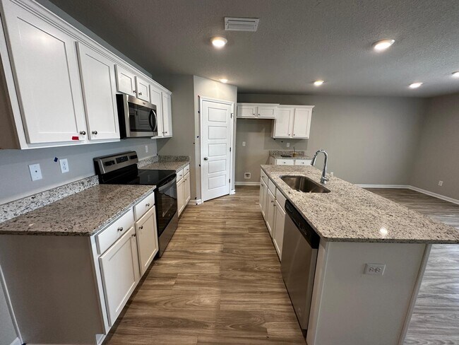 Building Photo - 2551 Arbordale Lp
