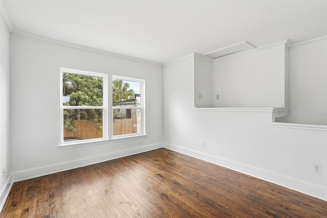 Building Photo - 612 W Alabama St