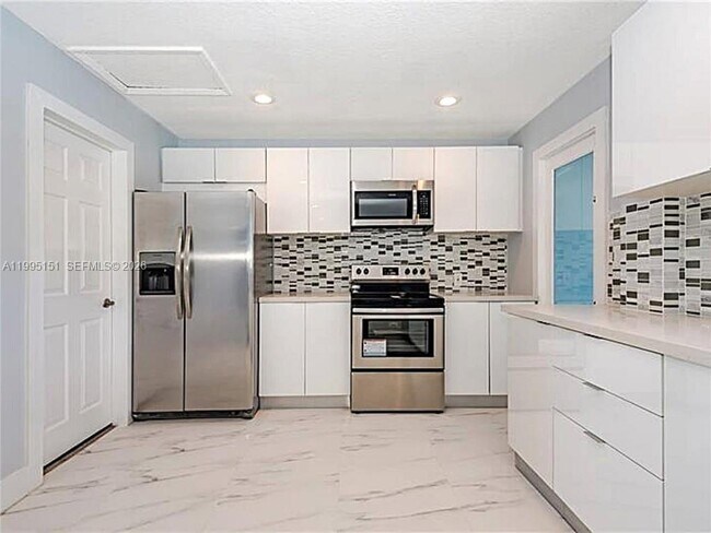 Building Photo - 5770 NE 18th Ave