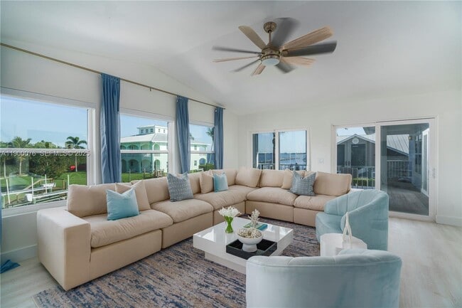 Building Photo - 474 Peninsula Dr