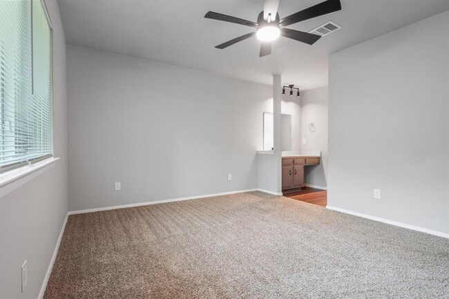 Building Photo - 606 Elderberry Cove