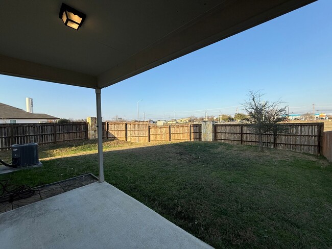 Building Photo - Spacious corner lot with Washer & Dryer in...