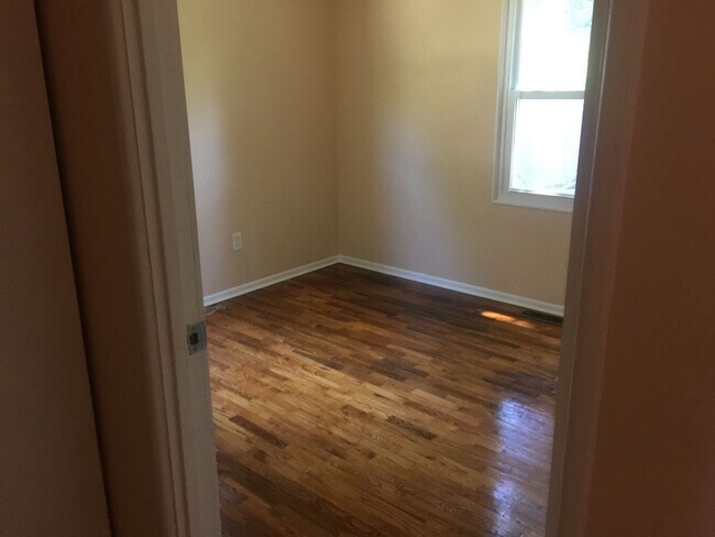 Building Photo - $1499 Charming, remodeled 3-Bed/1-Bath Ran...