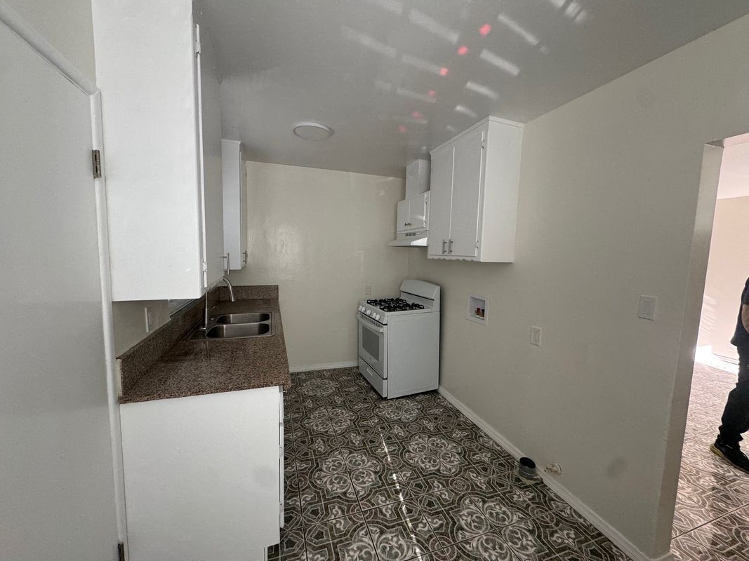 Building Photo - 3310 Burton Ave