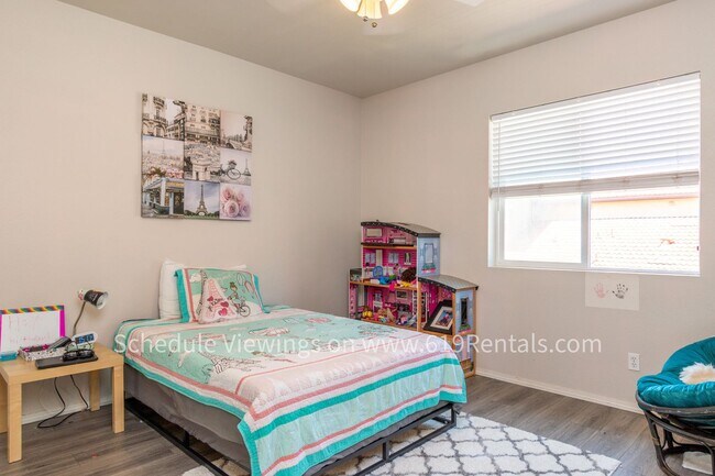 Building Photo - Beautiful 3 Bedroom, 2 Bath Townhouse with 2 car garage