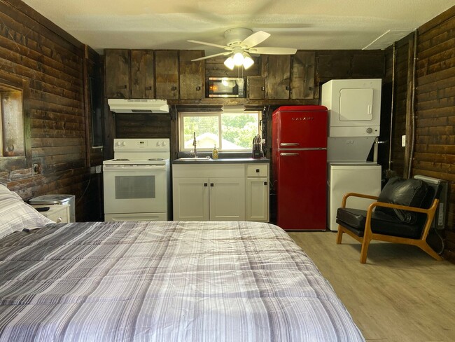 Building Photo - Single Family Home in Downtown Branson