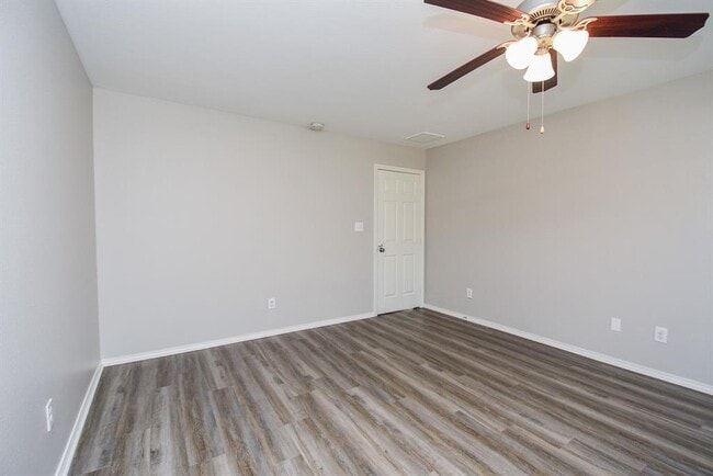 Building Photo - 946 Oak Falls Dr