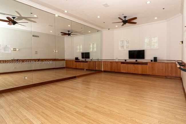 Building Photo - 3175 NE 184th St