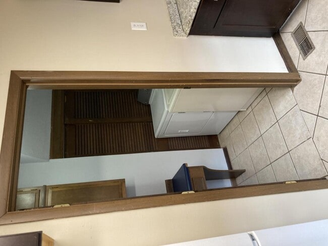 Building Photo - 23 Broadway Ave