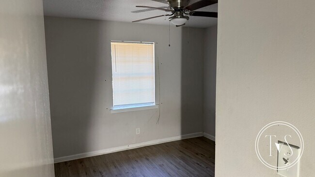 Building Photo - 133 Runaway Point Rd