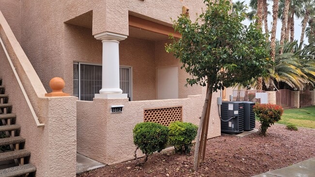 Building Photo - Fabulous First Floor Condo!
