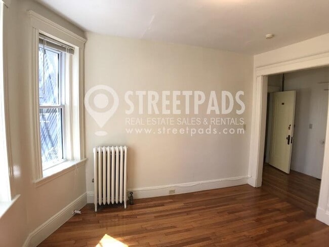 Building Photo - bedroom in Boston MA 02120