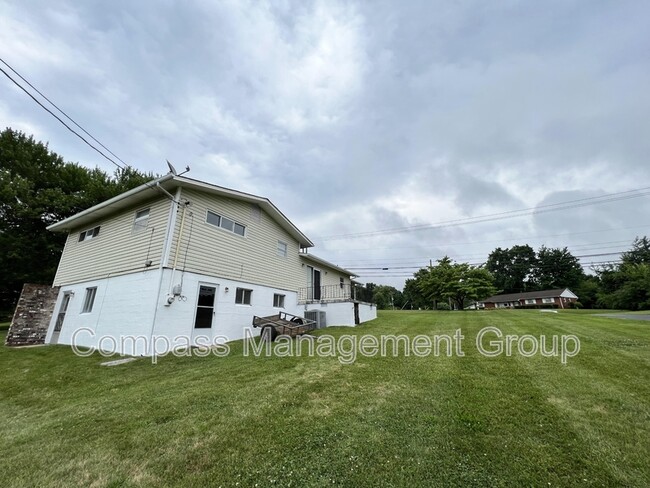 Building Photo - 101 Londonderry Rd