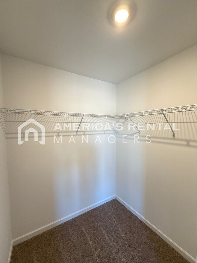 Building Photo - Escape to Lakeside Living in Lincoln! View with 48 Hours Notice!  DEPOSIT PENDING!!
