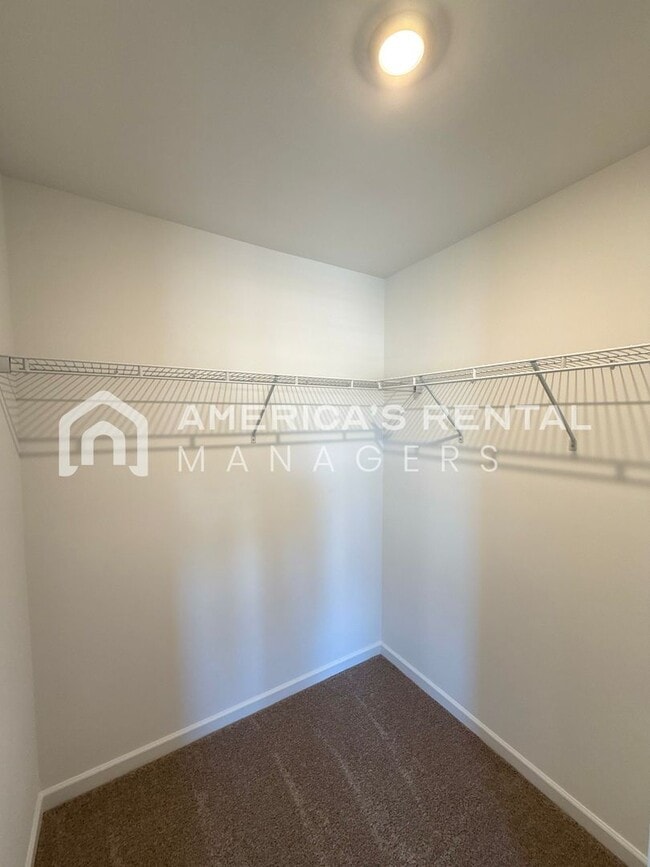 Building Photo - Escape to Lakeside Living in Lincoln! View with 48 Hours Notice!