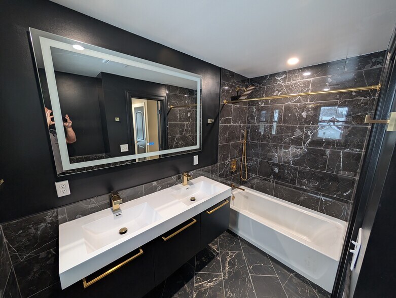 2nd bathroom - 319 Howard St