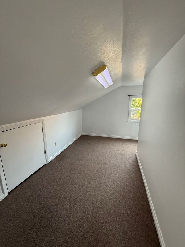 Building Photo - 595 18th St NE