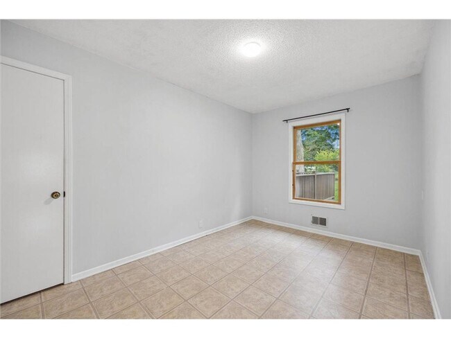 Building Photo - 4 Bed - 2 Bath Brooklyn Park Home with Lar...