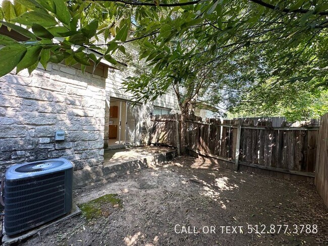 Building Photo - 2203 Creekside Ln