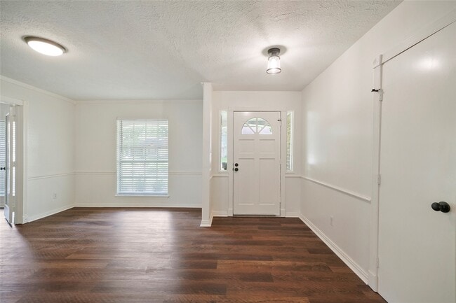 Building Photo - 719 Thornwood Dr