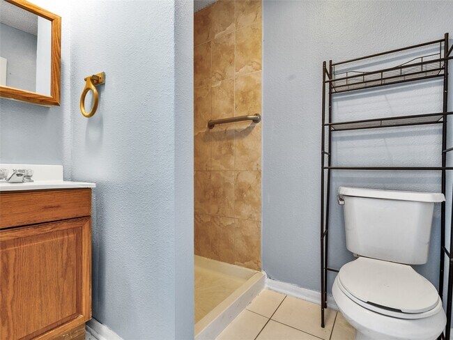 Building Photo - 10919 Pigeonwood Dr