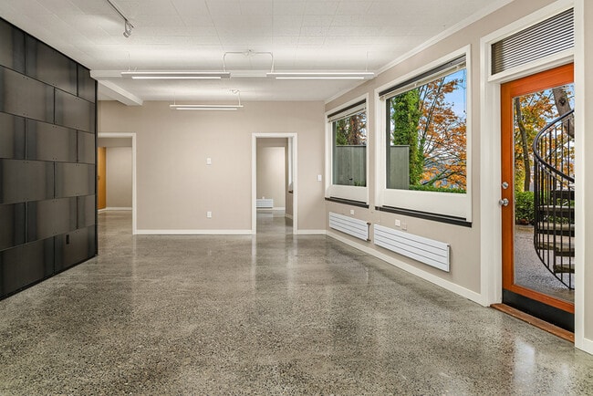 Building Photo - 2560 Dexter Ave N