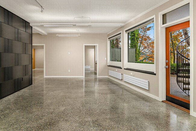 Building Photo - 2562 Dexter Ave N