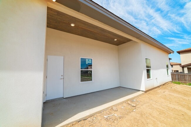 Building Photo - 154 Lagos Ave