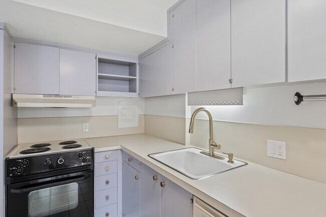 Building Photo - 505 Belmont Ave E