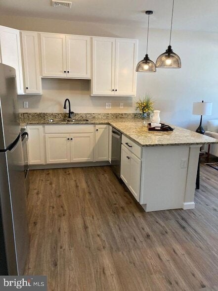 Building Photo - 376 E Main St