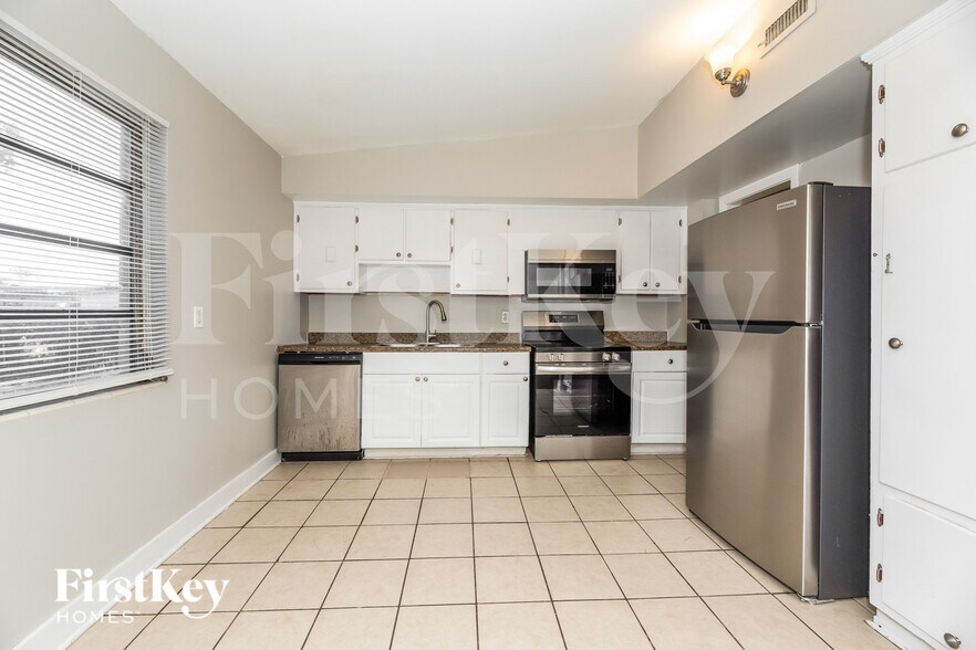 Building Photo - 2706 Lorna Rd