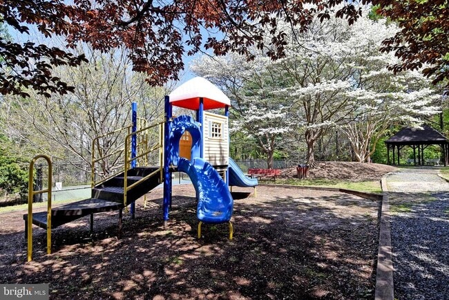 Building Photo - 3132 Martha Custis Dr