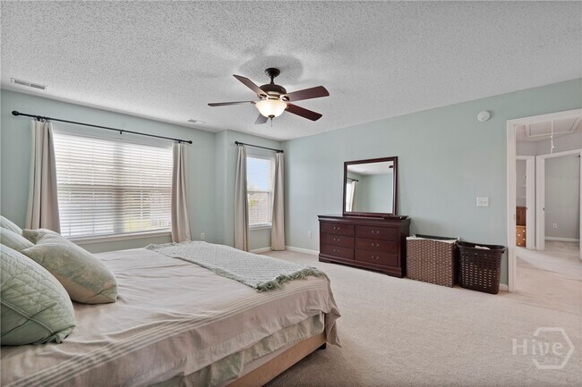 Building Photo - 25 Evergreen Oak Dr