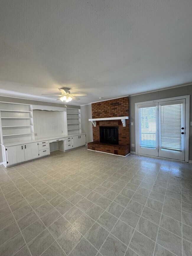 Building Photo - Darling on Deborah