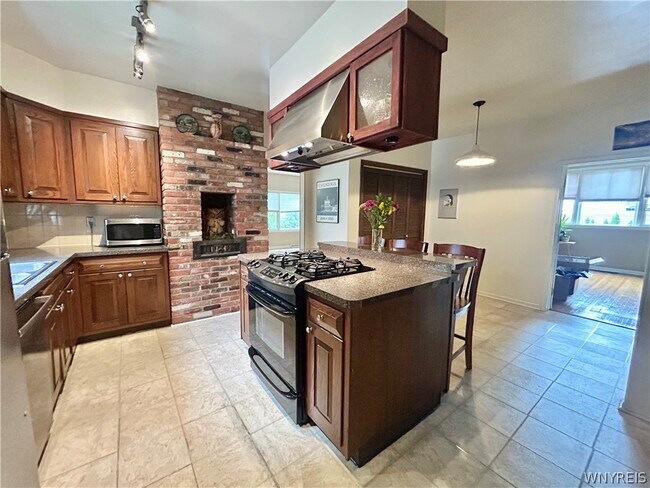 Building Photo - 40 Oakland Pl