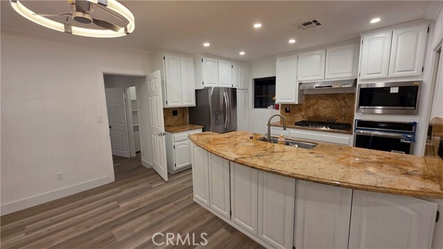 Building Photo - 18224 Chatsworth St