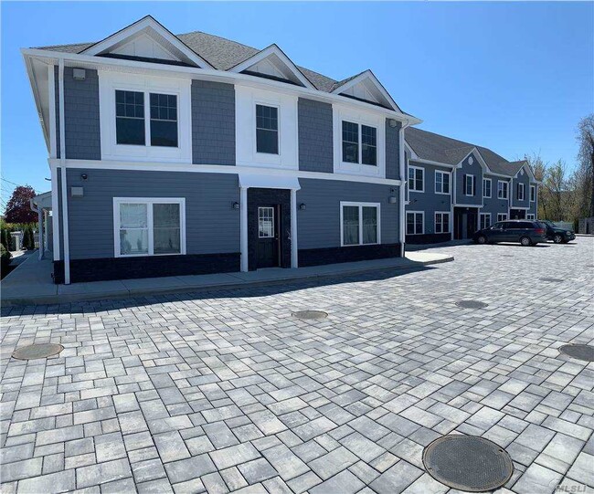 Building Photo - 64 Park Ave