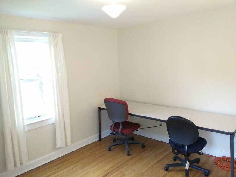 Building Photo - 526 Pingree Ave