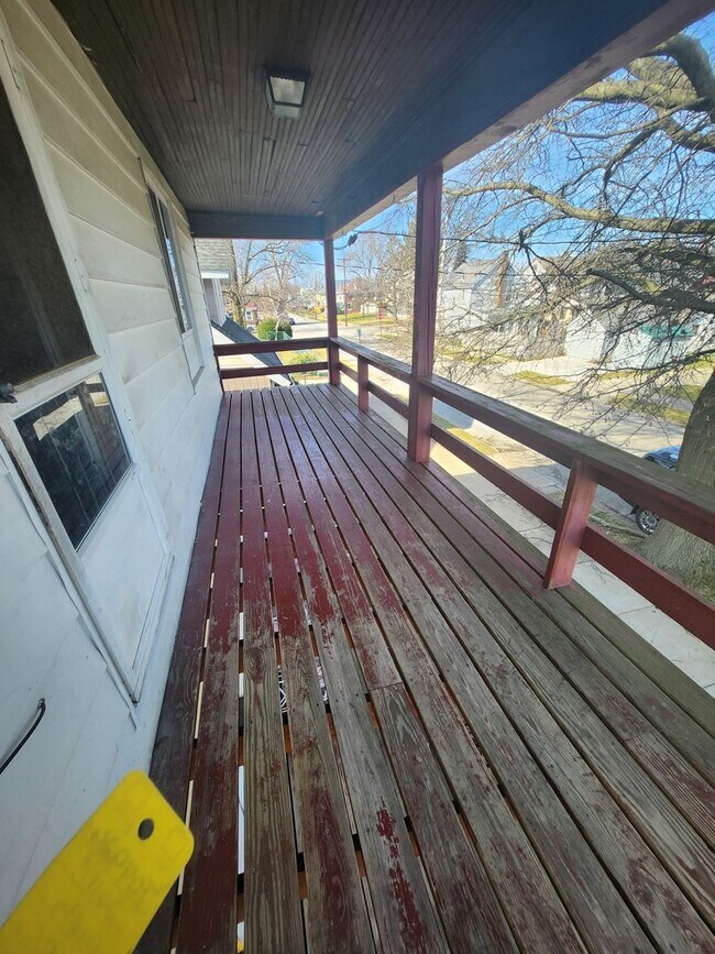 Primary Photo - Upper 2 bedroom apartment